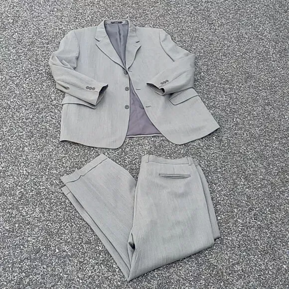 Jones New York Mens suit, Size US 48L 40x29 gray