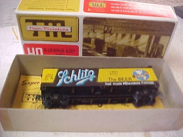 Train-Miniature HO Scale Schlitz Beer Wood side Reefer 82210 Built Kit #8068