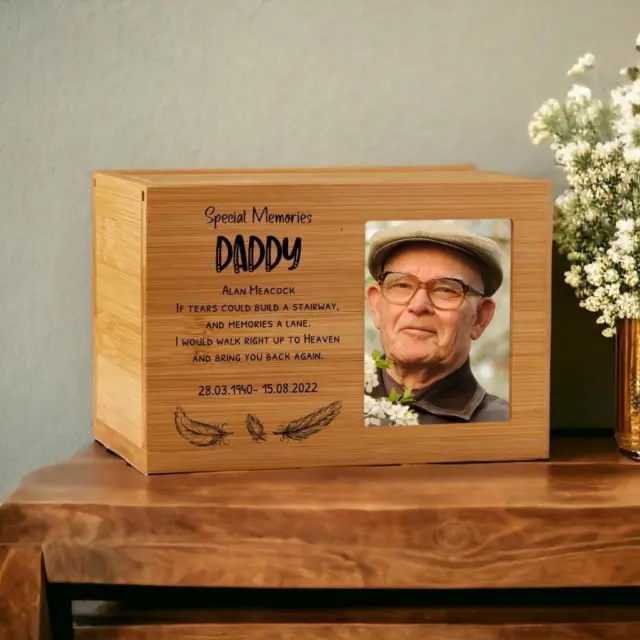 Urna cremazione commemorativa papà in legno personalizzata con spazio fotografico PM-4