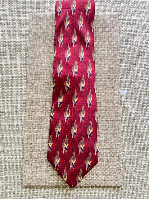 Pre-Owned Bill Blass Black Label Red & Gold Diamonds 100% Silk Men's Necktie