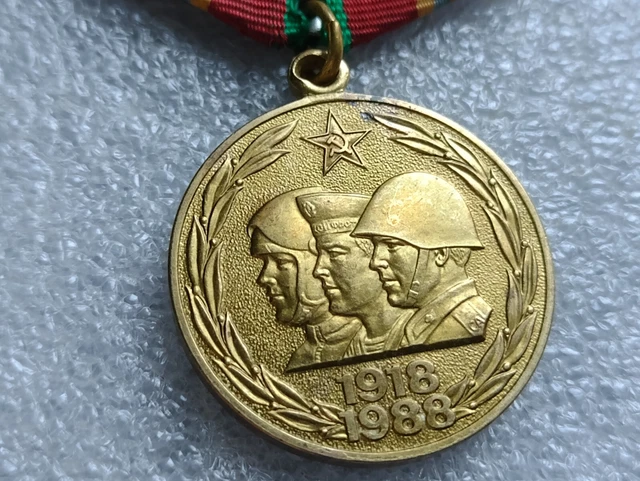 USSR MEDAL 70 years of the Armed Forces 1918-1988 / ORIGINAL £3.07 ...