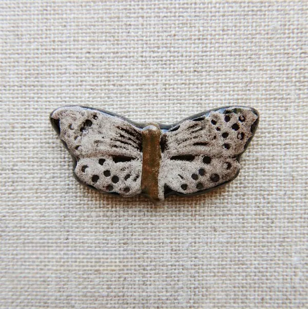 Feve Ancienne Artisanale Plate Papillon Faience Miniature