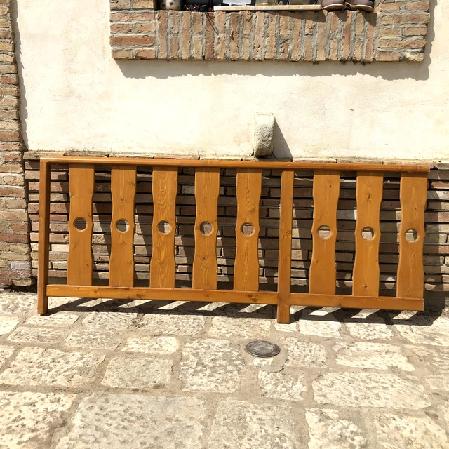 vecchia ringhiera balaustra grata parapetto in legno massello di baita