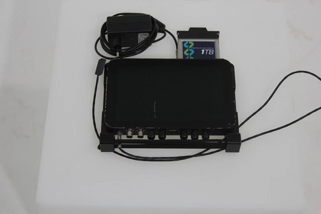 Odyssey Q7 + Monitor Recorder Raw Officially Licensed Active