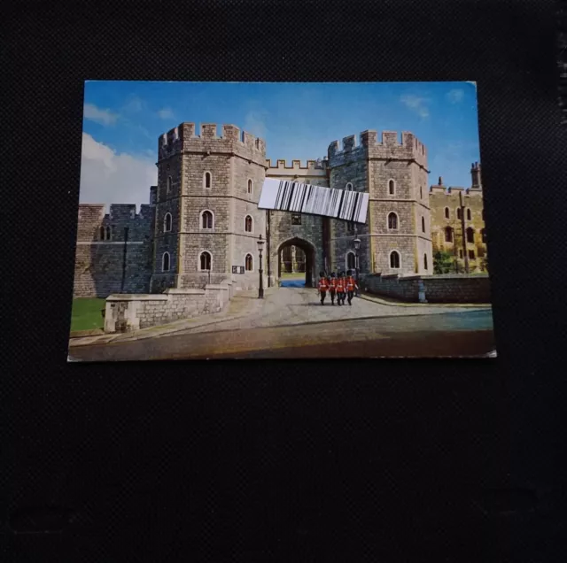 Great Britain : Windsor Castle, Henry VIII Gateway and Detachment Castle Gaurd