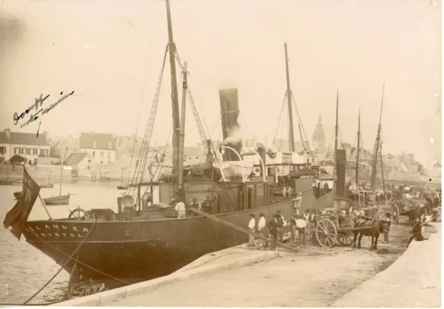 France, Roscoff, vue sur le port, navire à vapeur le &#039;&#039;Islander Bristo