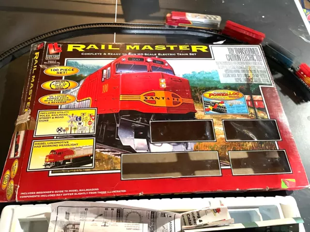 LifeLike Rail Master HO Scale Power Loc Tracks & Train Set ~ 100 Pieces ~ Works!