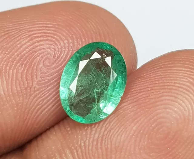 Piedra preciosa de brillo verde rico corte ovalado zambiano esmeralda...