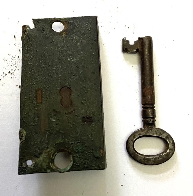 ANTIQUE GRANDFATHER / Longcase Clock Lock and Key Working £45.00