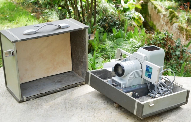 Ancien Projecteur Diapositives MALIK Bell & Howell Métal