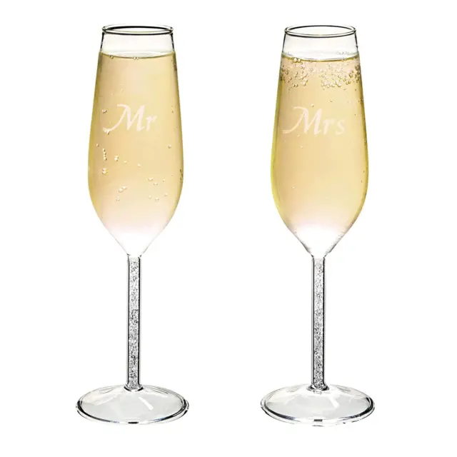 Juego Juvale de 2 vasos de champán Mr and Mrs, suyos y ella tostadas el día de la boda