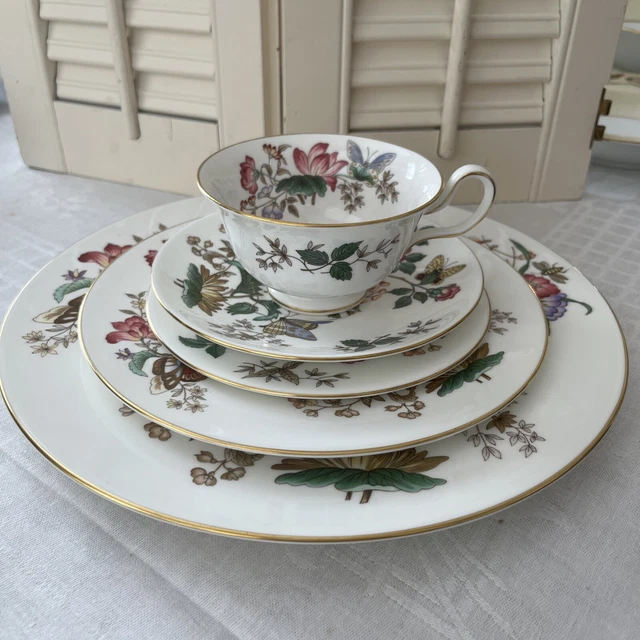Charnwood by Wedgewood 5 pc Bone China Place Setting Made in England