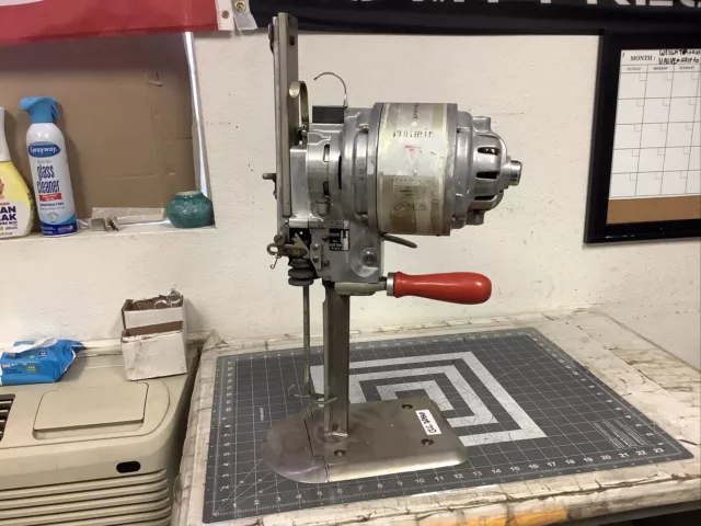 Maimin Powrmaster Leather Fabric Straight Knife Cutting Machine (CCC2056)