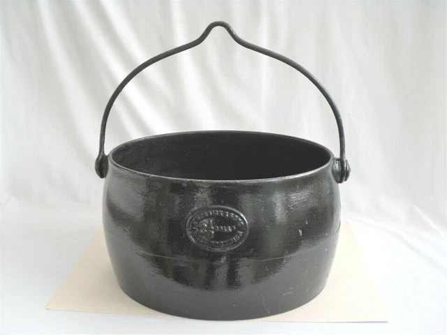 ANTIQUE CAST IRON 1/2 Gallon Gypsy Cooking Pot by A Kenrick