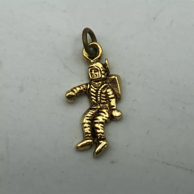 Vintage Spaceman Astronaut Small Gold Tone Charm Alien Pretty Cool  P1