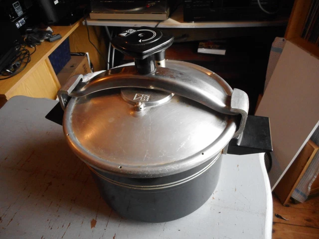 Ancienne Cocotte Minute SEB 8 litres fonte d'aluminium + 2 l