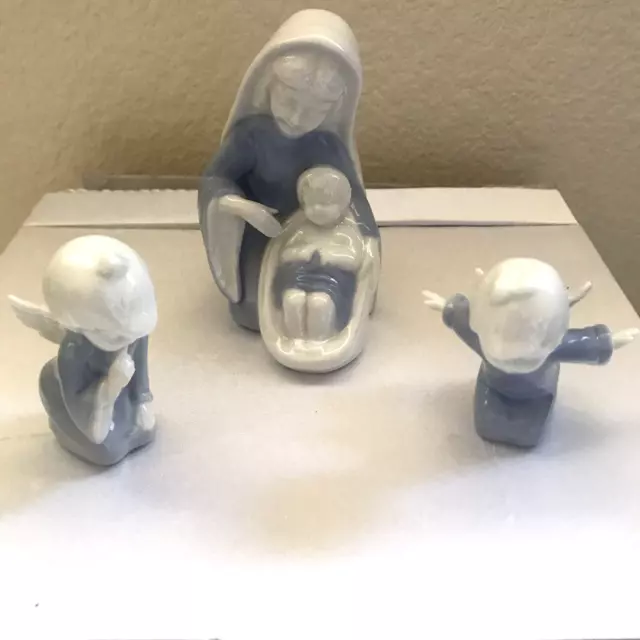 Lefton Japan Nativity Figurines Baby Jesus Virgin Mary & 2 Angels Blue & White