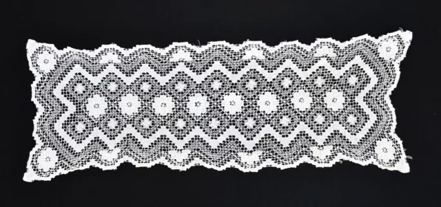 Vintage White Filet Lace (Mondano) Netting Technique Floral Table Runner 24 x 35