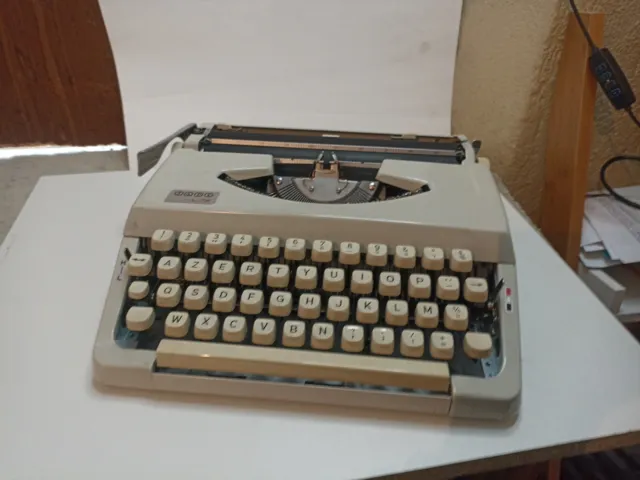 Machine à écrire portable Japy L72 en très  bon état 2