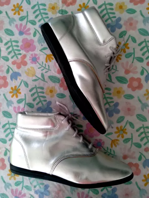 New Tic Tac Toes 8 WIDE Bonny Boot Silver Lame Leather Lace Up Street Granny