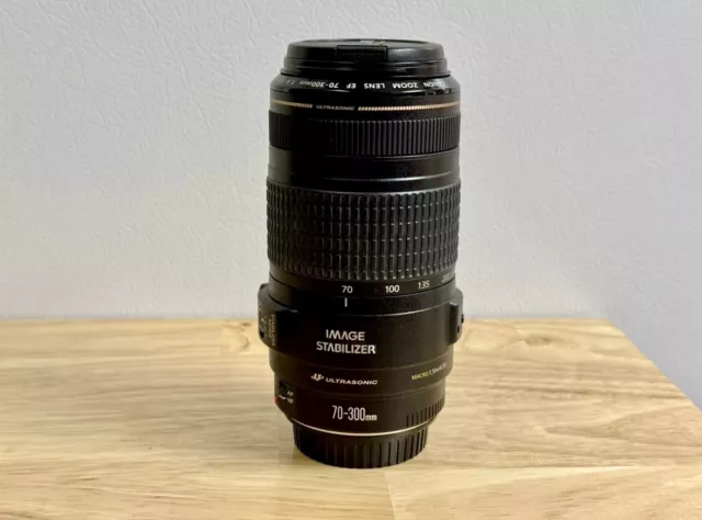 Canon Zoom Lense EF 70-300mm f/4-5.6 IS USM w/ CASE