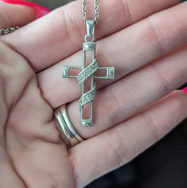 Stunning Sterling Silver Cross Pendant Necklace