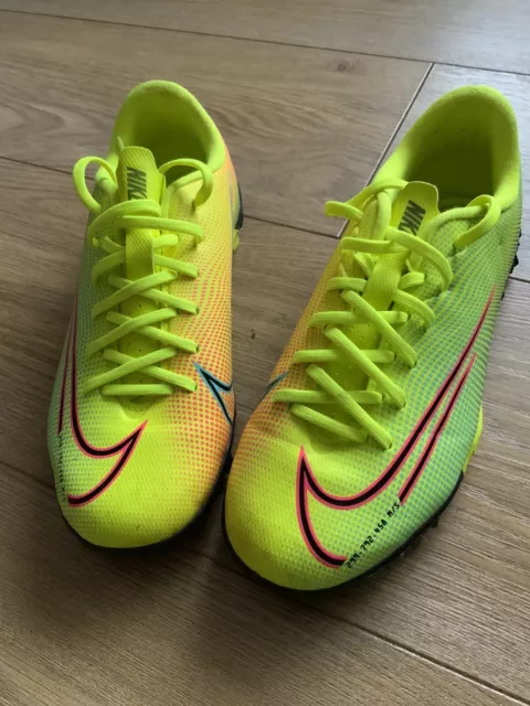 C9 on sale football boots