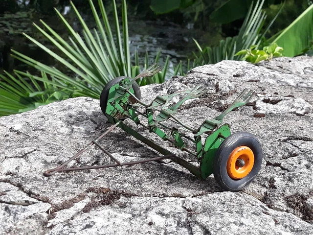 Figurine Ancienne Tracteur CIJ - Jouet Miniature Vintage - Occasion - Pour Collectionneurs Ou Décoration