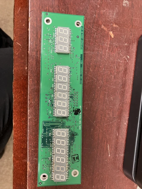 IGT S2000 Slot Machine credit dispay Board 6-6-3 tested/working with cover plate