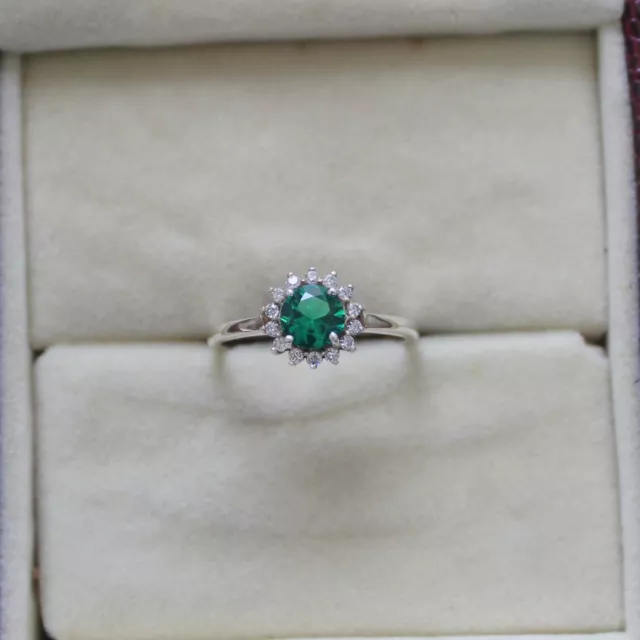 Elegante anello nuziale in argento sterling 925 con smeraldo verde creato...