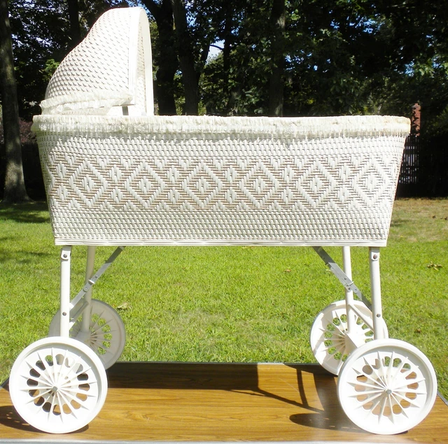 Vintage Badger Bassinet On Wheels With Lace Skirt Cover- Very Good *You Pick Up* Vintage Badger Bassinet On Wheels With Lace Skirt Cover- Very Good *You Pick Up*
