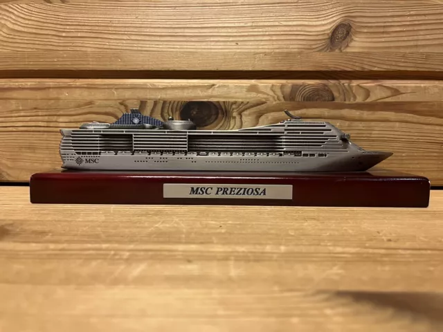 MSC PREZIOSA - MEGA Kreuzfahrtschiff - Schiffsmodell Modell 2