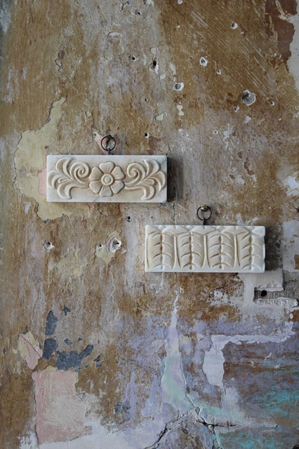Inizio 20 ° C coppia di elementi decorativi architettonici marmo casa di campagna