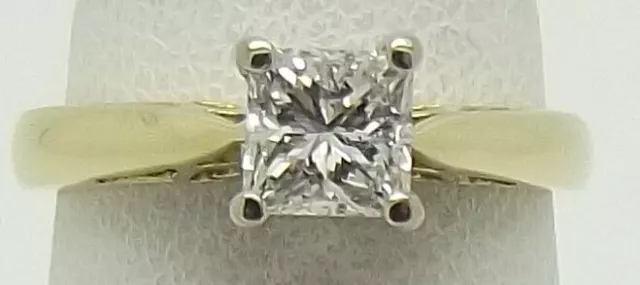 18Ct Yellow & White Gold Diamond Solitaire Engagement/Dress Ring - Valued $3942