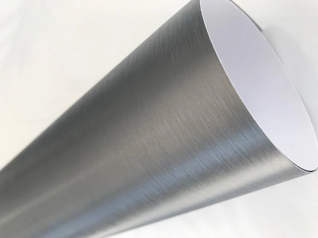 Fond de texture grunge en acier aluminium poli métal brossé gris foncé
