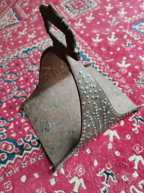 Ancien Fer à étrier D'équitation En Fonte - Dimensions 13,75 X 13 X 5,25 Cm