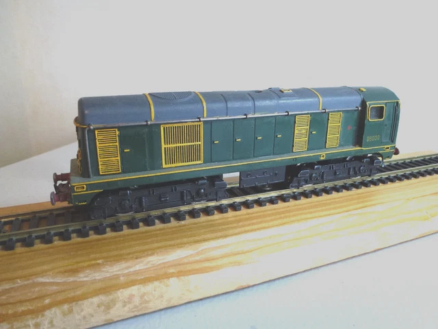 Hornby Dublo L30 Class 20 Diesel - D8000 Br Green - 2 Rail