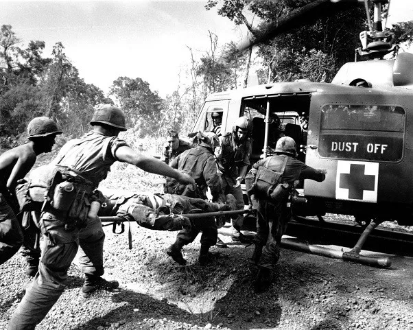 U.S. Medevac Helicopter picking up wounded Soldiers 8"x10" Vietnam War Photo 306
