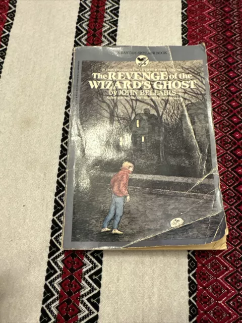 The Spell of the Sorcerer's Skull John Bellairs vintage book 1985 Edward Gorey