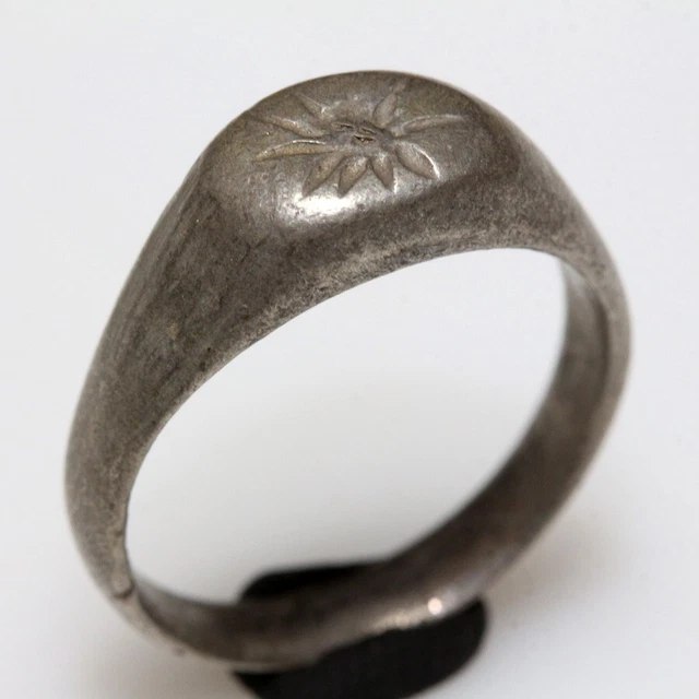 ANCIENT ROMAN SILVER seal ring depicting a star, circa 100-400 AD £19. ...