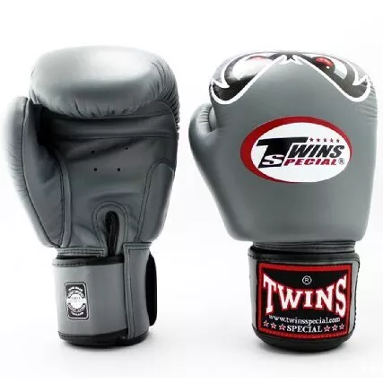Twins "No Fear" Boxing Gloves - FBGVL3-25