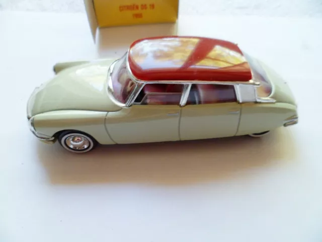 CITROEN DS 19 - 1955 - 1/43 Solido n°18