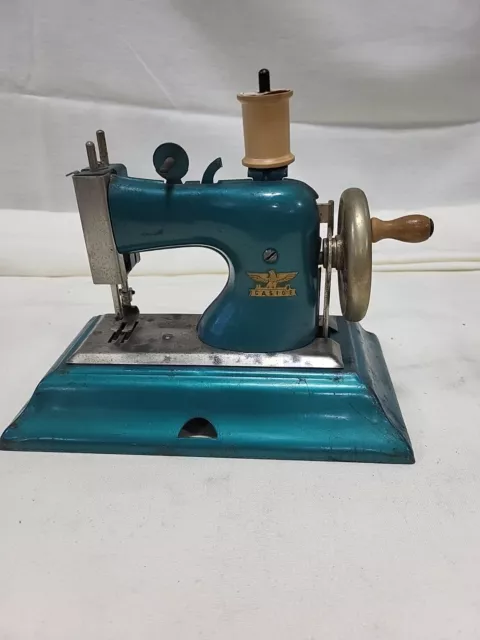 Máquina de coser vintage 1940-50 para niños Casige alemana - manivela de metal