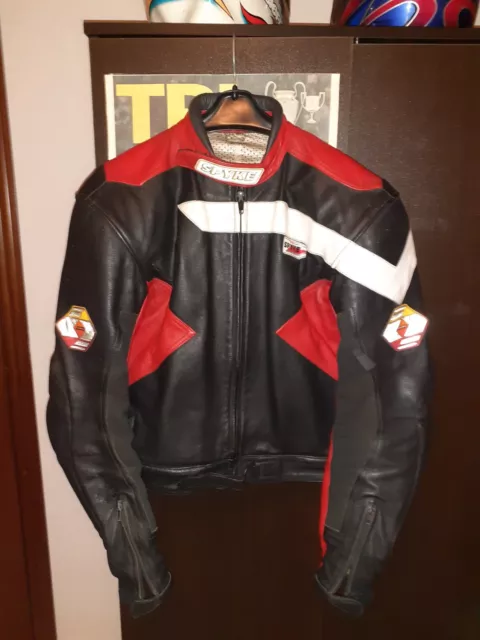 Chaqueta de moto con protecciones en codos, hombros, y antebrazos,estado nueva.