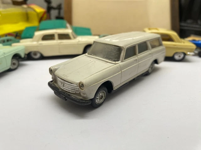 NOREV 1/43 - PEUGEOT 404 L FAMILIALE - N° 28 - avec boite d