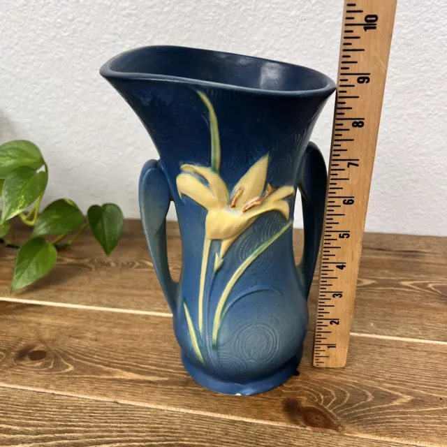 ROSEVILLE ZEPHYR LILY Blue Pottery Flower Vase 139 -9