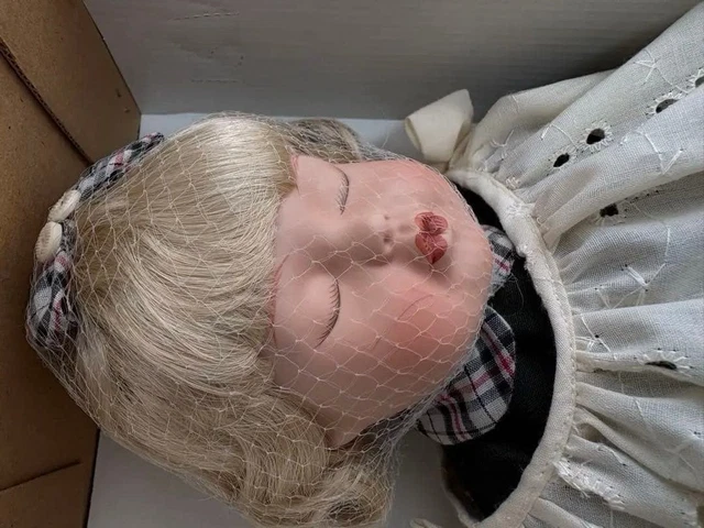 POUPEE ANCIENNE 1920 - VISAGE EN PAPIER MACHE CORPS EN TOILE REMBOURREE 38 Cm