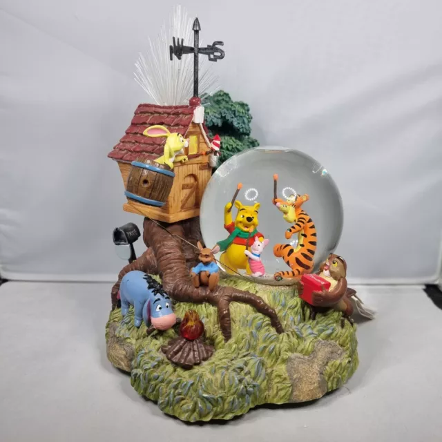 Boxed Disney Store - WINNIE THE POOH BONFIRE - Light Up Musical SNOWGLOBE Large