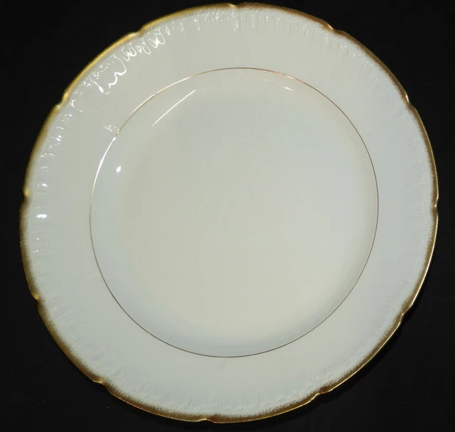 PORCELAINE DE LIMOGES vers 1900, Liseré doré : grand plat rond 28.5 cm (n°4)
