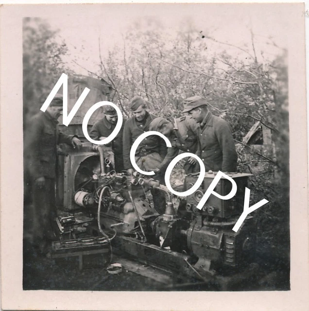 FOTO WK2 - 6 Armee - Russland Panzer Motor wird repariert X75 EUR 34,90 ...